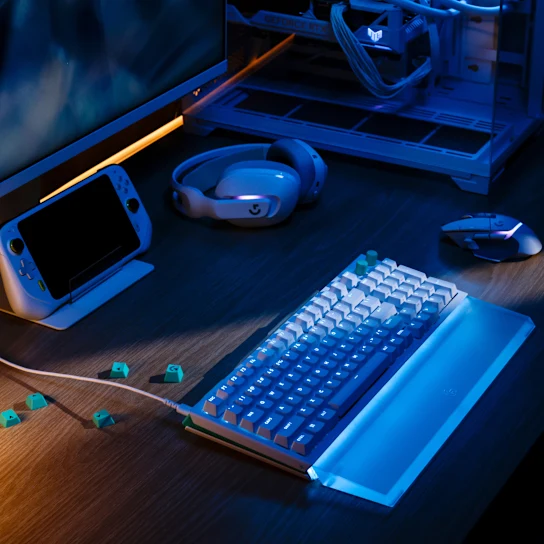 g512-x-98-white-lifestyle-gallery-2